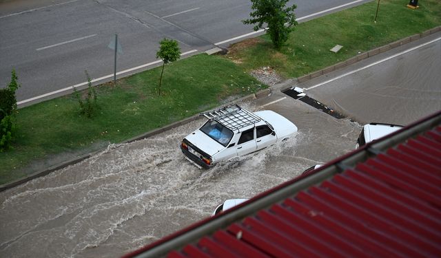 Osmaniye'de sağanak hayatı olumsuz etkiledi