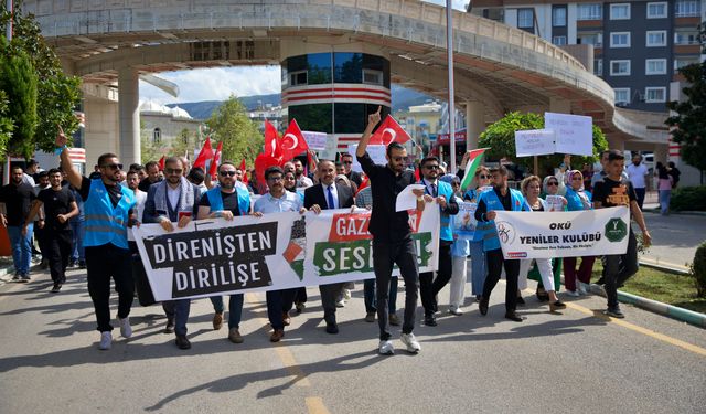 Osmaniye'de üniversite öğrencileri Filistin'e destek için yürüdü