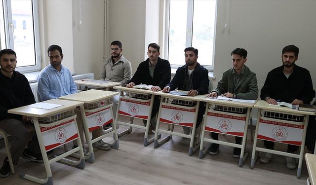 Sultan 2. Abdülhamid'in yaptırdığı binada eğitim alan aday din görevlileri, mezuniyete hazırlanıyor