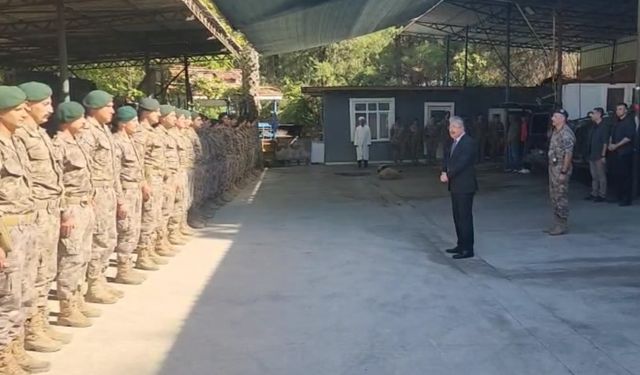 Suriye'de görev yapacak özel harekat polisleri dualarla uğurlandı