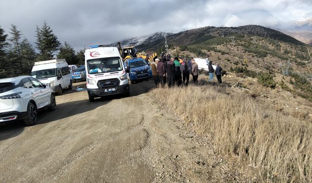 Adana'da kaza yapan otomobilden atlamaya çalışan sürücü öldü