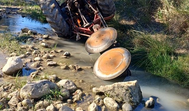Antalya'da traktörün altında kalan sürücü yaşamını yitirdi