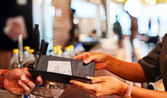 Restoranlarda Ek Ücret Talebine Ceza Yağacak: Bahşiş Dönemi Başlıyor!