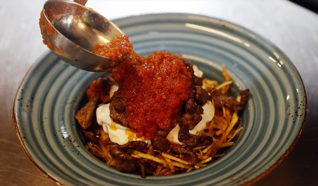 Bodrum'un tescilli çökertme kebabı gastronomi listesindeki sırasıyla da lezzetini kanıtladı