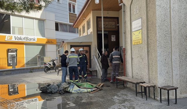 Burdur'da minarede çıkan yangın söndürüldü