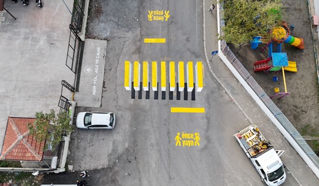 Dörtyol ilçesinde okul önündeki yaya geçidine 3 boyutlu görünüm kazandırıldı