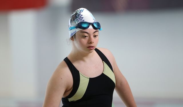 Down sendromlu yüzücü Ceylin Kurtoğlu'nun hedefi Avrupa şampiyonasında kulaç atmak