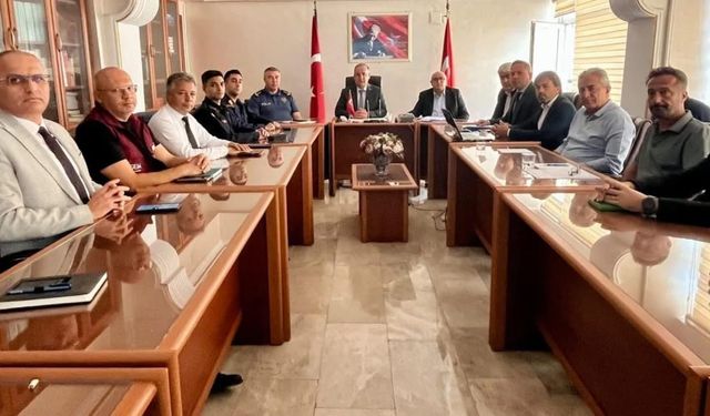 Erdemli'de sahipsiz köpeklerin tespit edilmesine yönelik toplantı düzenlendi