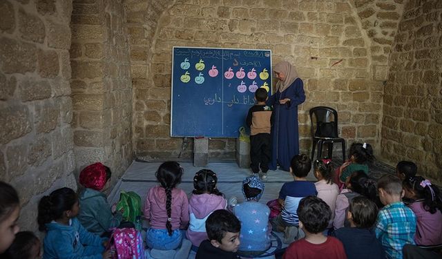 Gazze'de Eyyubiler'den kalma tarihi okul, 2 yıl eğitimden uzak kalan öğrencilere kapılarını açtı