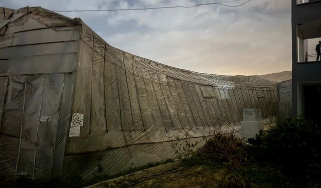 GÜNCELLEME - Mersin'de oluşan hortum 30 seraya zarar verdi