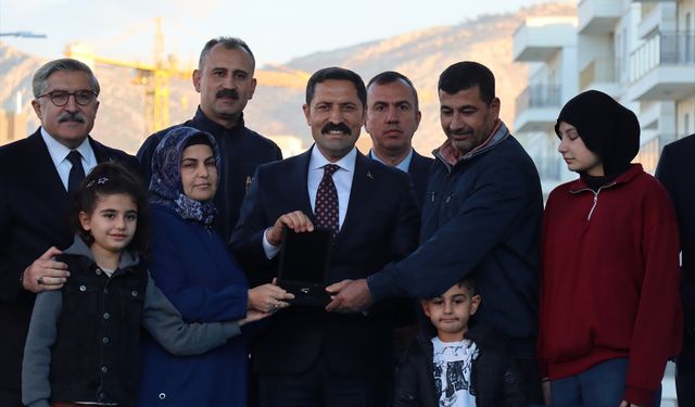 Hatay Valisi Masatlı, kentteki konut ve iş yeri çalışmalarını değerlendirdi: