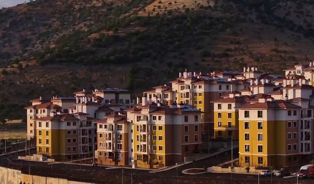 İletişim Başkanı Duran'dan Adıyaman'da deprem konutlarının anahtar teslim törenine ilişkin paylaşım