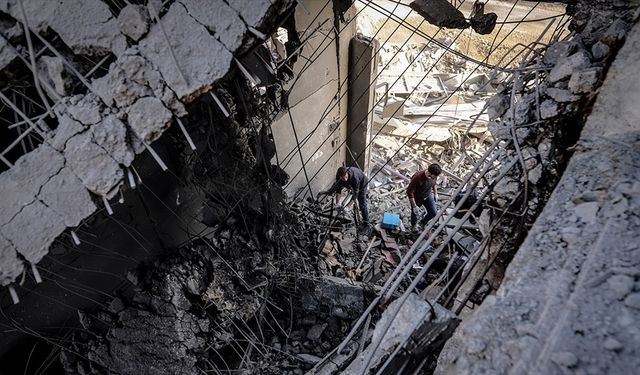 İsrail ateşkese rağmen, Gazze'nin birçok bölgesine gece boyunca yoğun saldırılar düzenledi