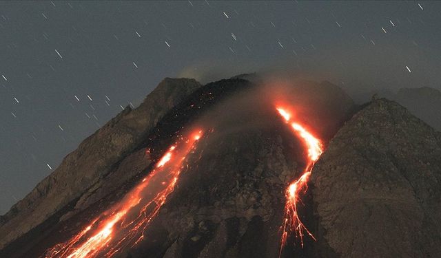 Japonya'da Sakurajima Yanardağı'nda patlama meydana geldi