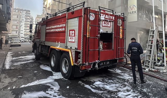 Mersin'de organizasyon işletmesinde çıkan yangın söndürüldü