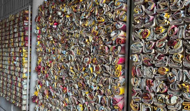 Müşteri ne içtiğini bilsin diye 18 yıldır demleyip sattığı çayların boş paketlerini sergiliyor