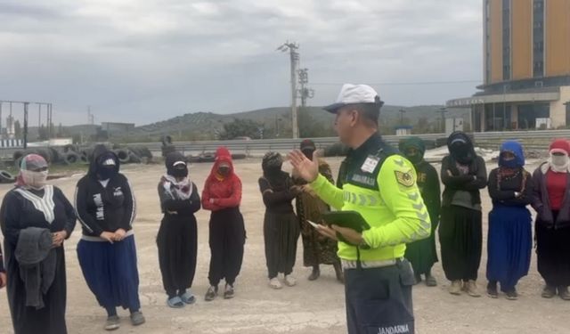 Osmaniye’de 15 kişilik minibüsten 30 işçi çıktı