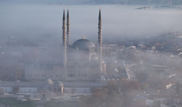 Selimiye Camisi sis içindeyken havadan görüntülendi