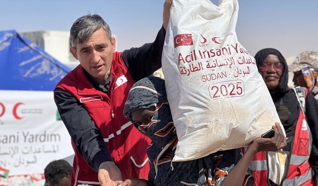 Türk Kızılay, Sudan'da Faşir'den yerinden edilenlere gıda desteği sağladı