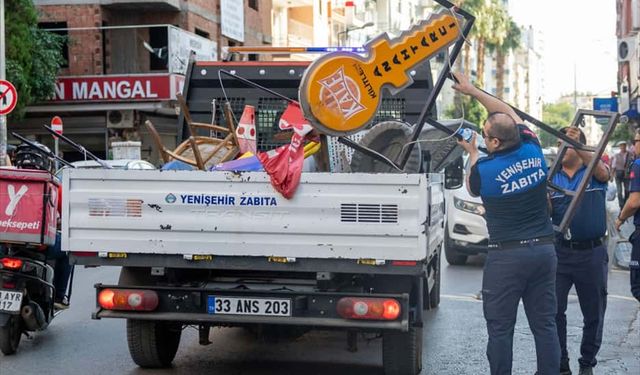 Yenişehir ilçesinde kaldırımı işgal eden malzemeler toplandı
