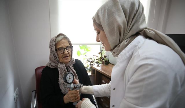 Balıkesir'de kurulan Düşme Kliniği ile yaşlılar hayata daha sıkı tutunuyor