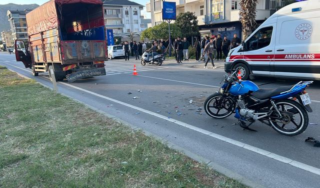 Bozyazı ilçesinde kamyonetle çarpışan motosikletin sürücüsü yaralandı