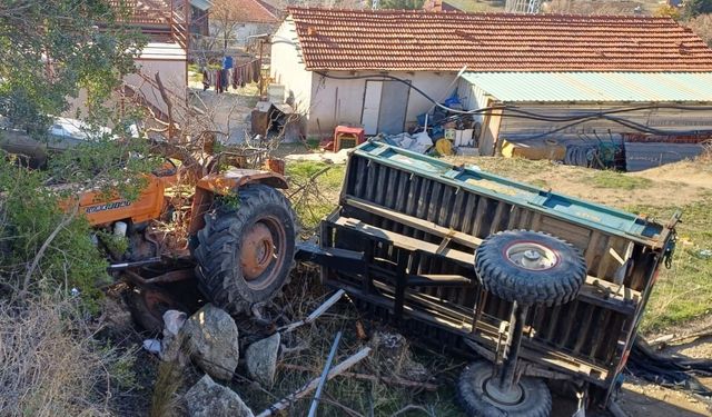 Burdur’da otomobille çarpışan traktör devrildi: 3 yaralı