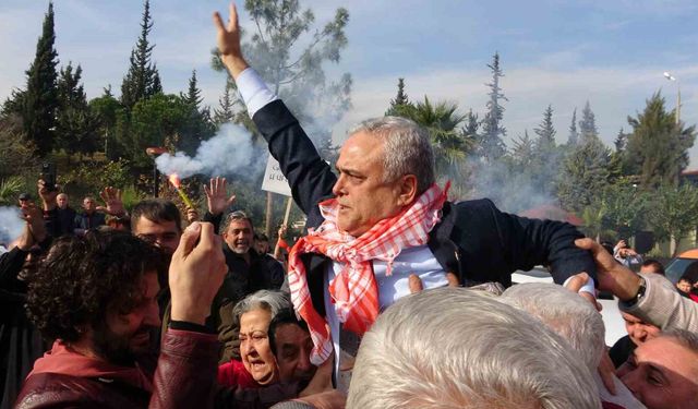 CHP'den istifa eden Çakır memleketi Mersin'de coşkuyla karşılandı