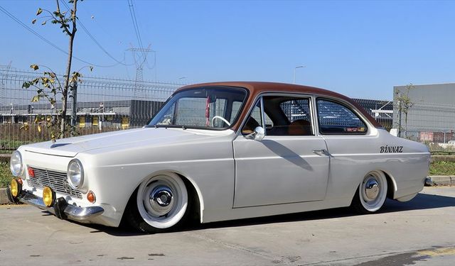 Çocukluğunda başlayan Anadol sevgisini, yol arkadaşı 'Binnaz' ile yaşatıyor