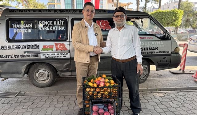 Elmacı Dede, Hatay’ın Mandalinasını Mehmetçiğe Götürüyor