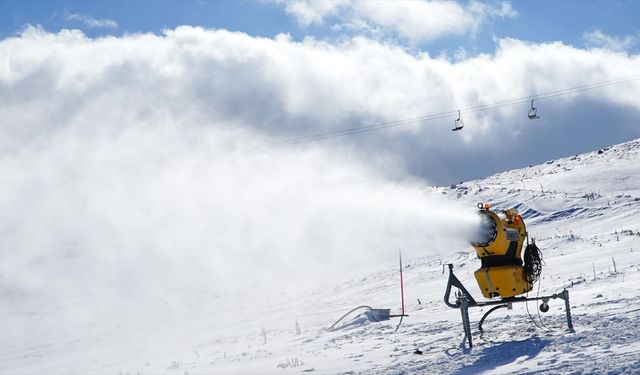 Erciyes Kayak Merkezi, suni karlama ile yeni sezona hazırlanıyor