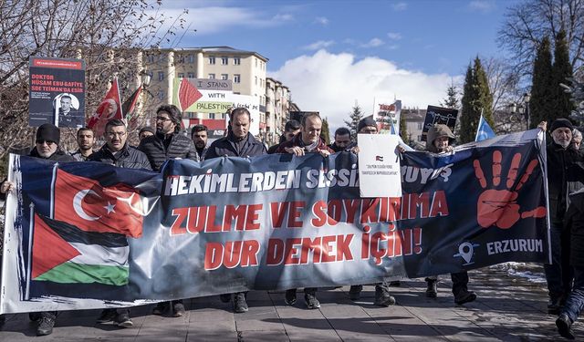 Erzurum'da sağlık çalışanları 109 haftadır Gazze için 'sessiz yürüyüş'lerini sürdürüyor