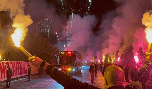 Galatasaray, Antalya’da Şampiyonlar Ligi müziğiyle karşılandı