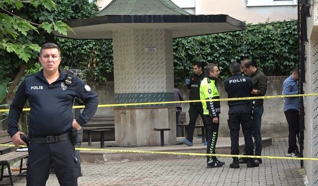 Genç kadın toplantı için beklediği dayısının silahından çıkan kurşunlarla hayatını kaybetmiş