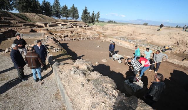Hatay Valisi Mustafa Masatlı, Aççana Höyük'te incelemelerde bulundu