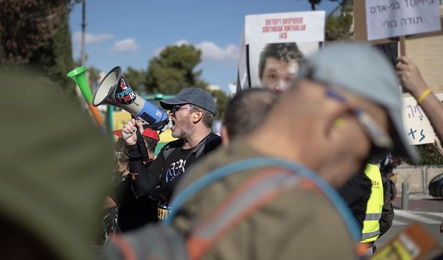 İsrail'de Başbakanlık ve Cumhurbaşkanlığı konutları önünde Netanyahu karşıtı gösteri