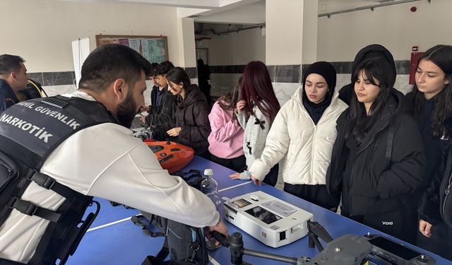 Kahramanmaraş'ta lise öğrencilerine Sahil Güvenlik Komutanlığı tanıtıldı