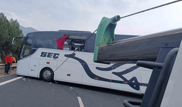 Kazada kapanan E-90 Otoyolu, araçların çekilmesiyle trafiğe açıldı