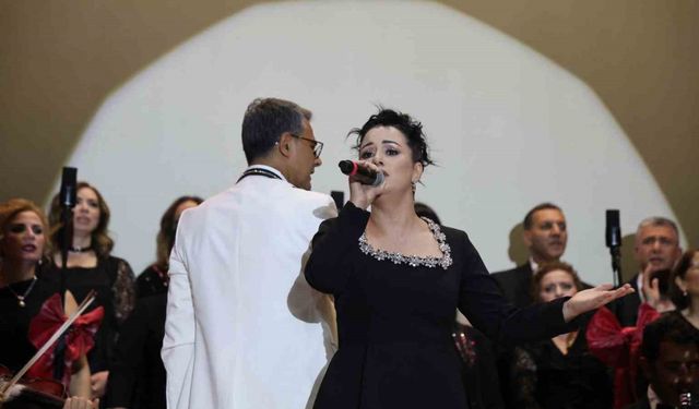 Kebapçısı da doktoru da bu koroda: 25 kişilik koro sahneye çıktı, izleyenleri mest etti