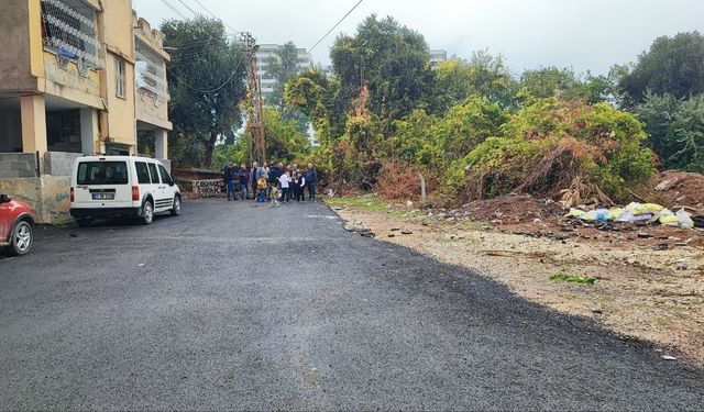 Mahallenin yol ve yeşil alanı belediye tarafından bir türlü yapılmadı