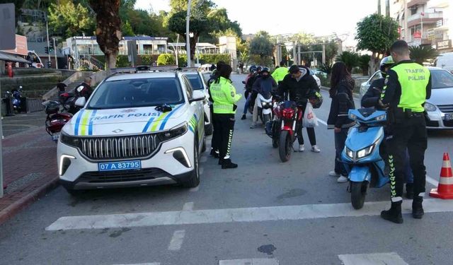 Manavgat’ta 294 motosikletliye 1 milyon liraya yakın ceza kesildi