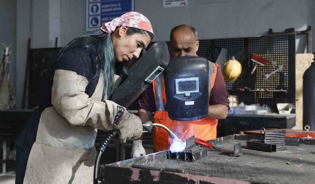MERCEK'te çelik kaynak ustaları yetişiyor