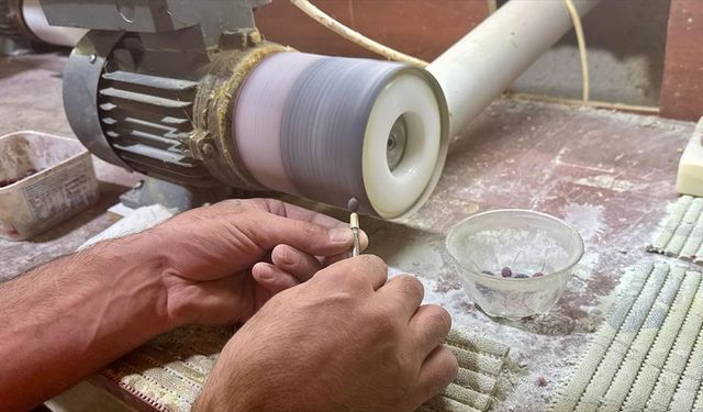 Mermer ve oniks taşı hükümlülerin elinde takı ve hediyelik eşyaya dönüşüyor