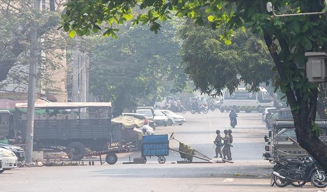 Myanmar'da ordunun Arakan eyaletindeki hava saldırısında 33 kişi öldü