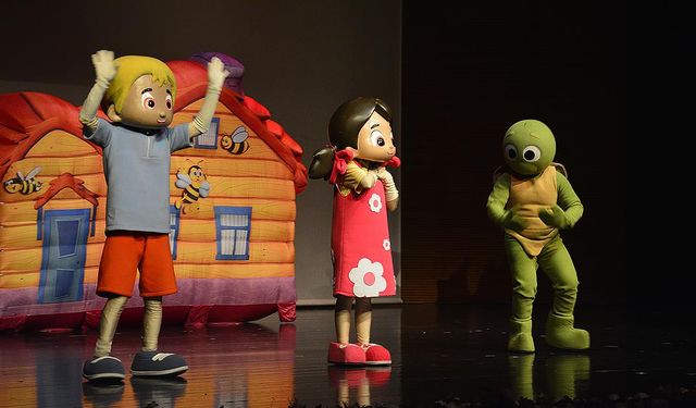 Niloya'nın 200 içeriği işaret diline çevrildi