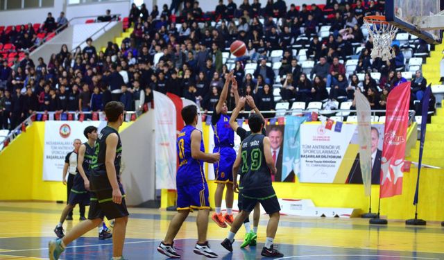 Osmaniye'de Genç Erkekler Basketbol İl Birinciliği müsabakaları yapıldı