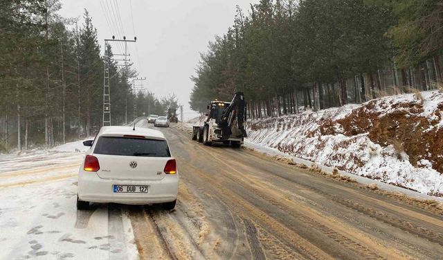 Osmaniye'de kar etkisini artırdı, 2 ilçede eğitime ara verildi