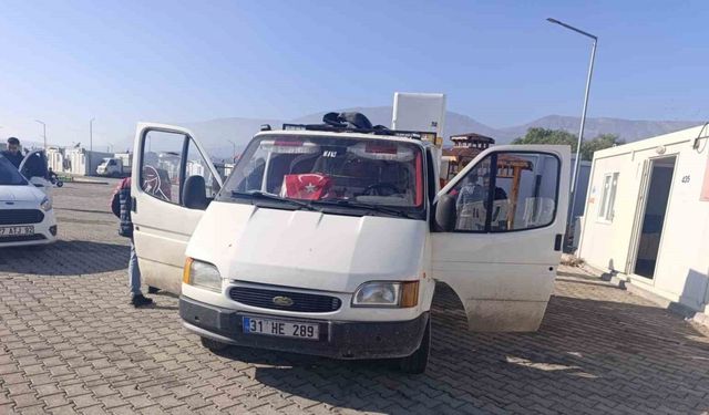 Sahte plaka takan ehliyetsiz sürücüye 92 bin TL ceza