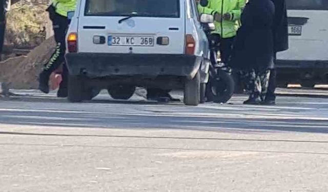 Şarkikaraağaç'ta elektrikli bisikletle otomobil çarpıştı, 2 kişi yaralandı