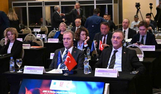 Seçer: 'Demokrasi bir miras değil, emek isteyen canlı bir süreçtir'